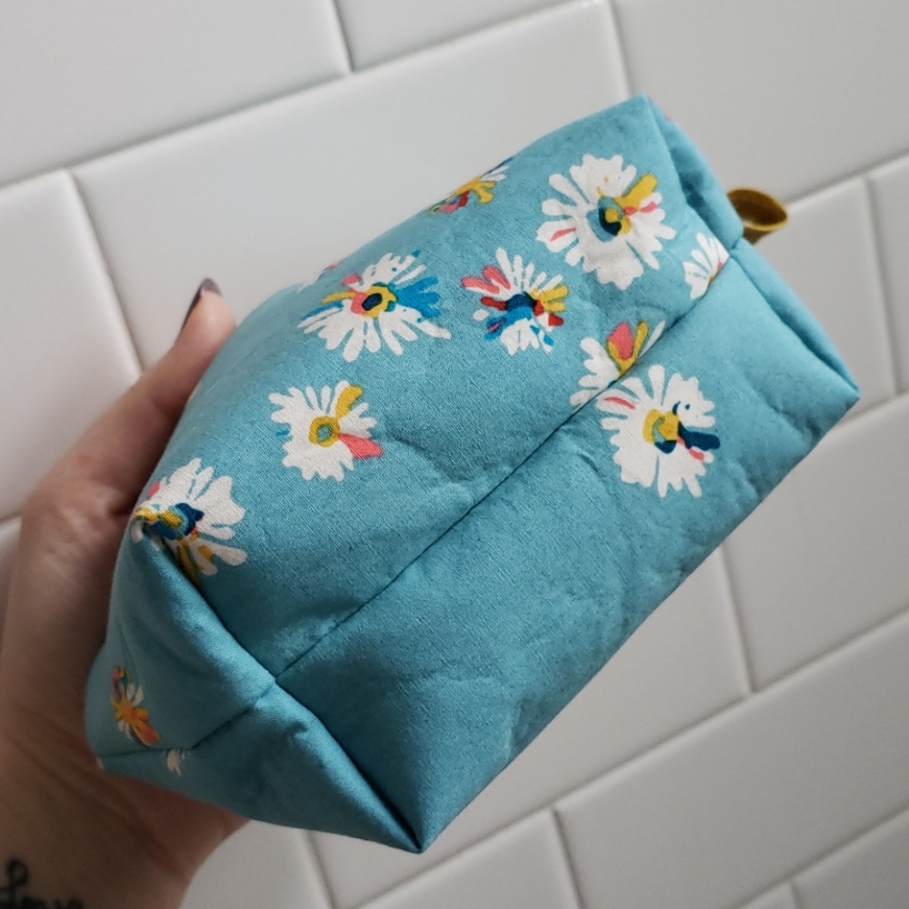 🧵🌼 Handmade Retro Style Floral Pouch - Picture 8 of 8